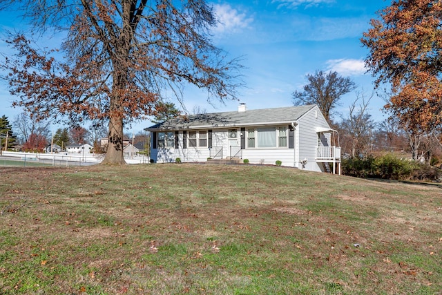 single story home featuring a front lawn