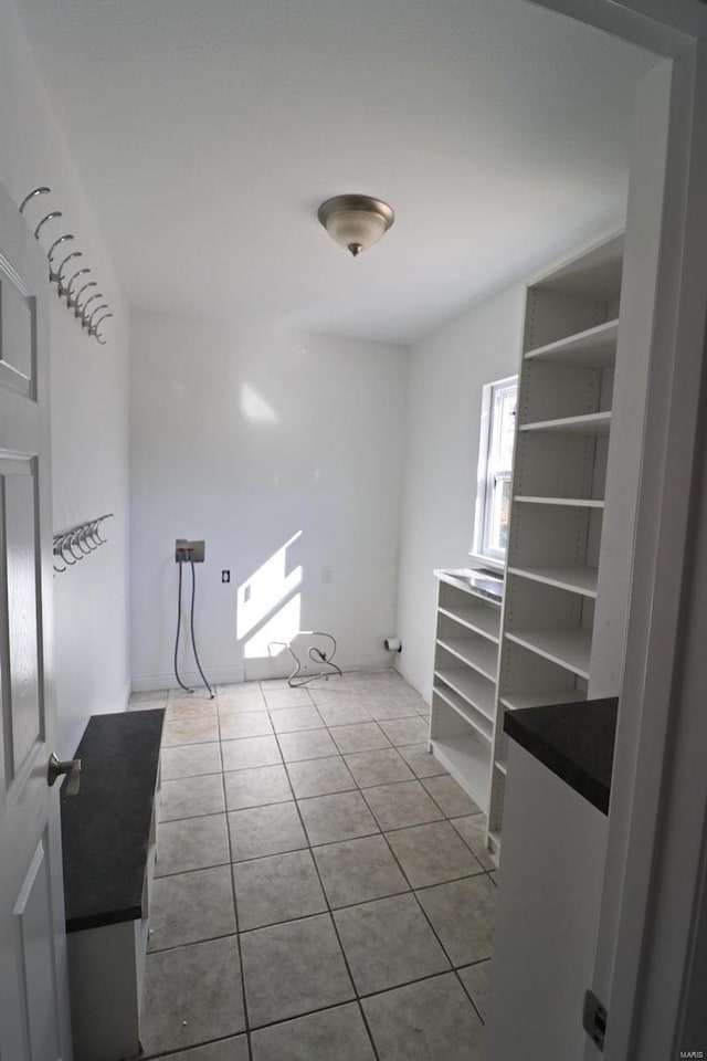 laundry area featuring light tile patterned floors