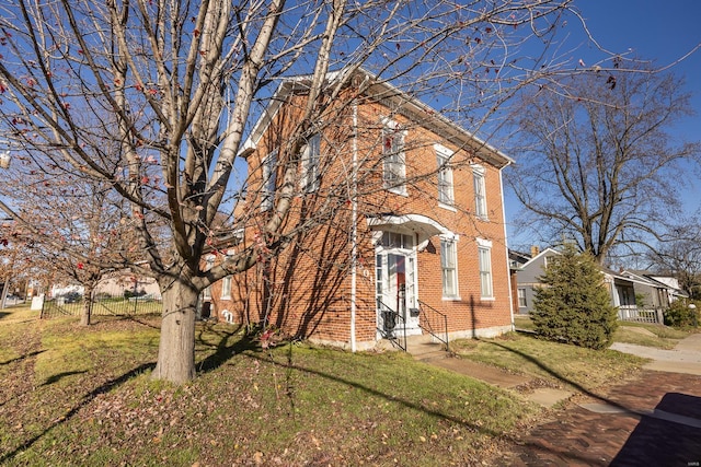 view of front of property with a front lawn