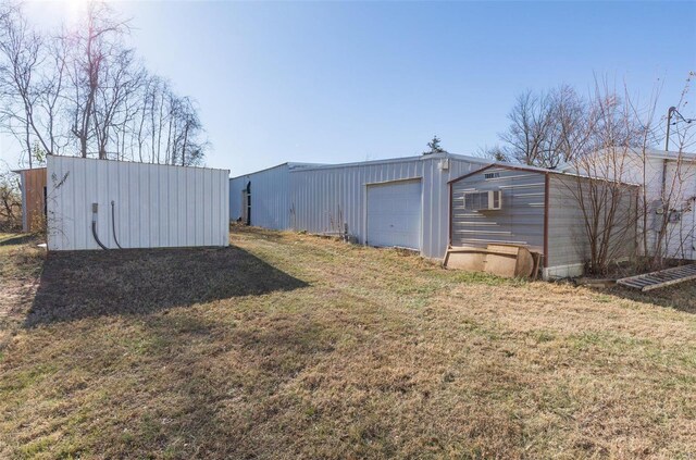 view of yard with an outdoor structure and a garage