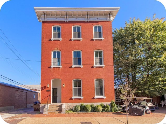 view of italianate house