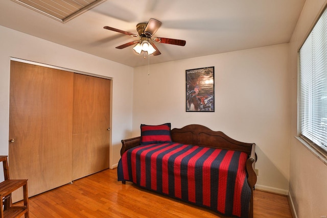 bedroom featuring light hardwood / wood-style floors, a closet, and ceiling fan