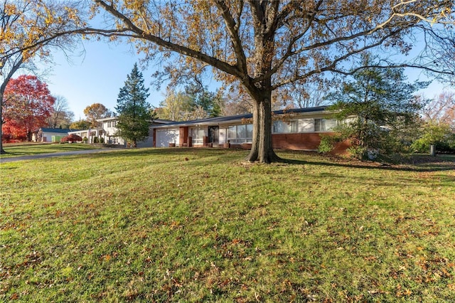 ranch-style home with a front lawn