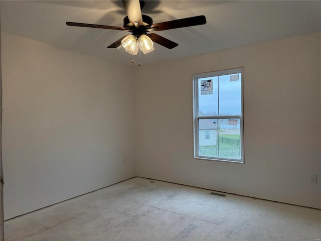 empty room with ceiling fan