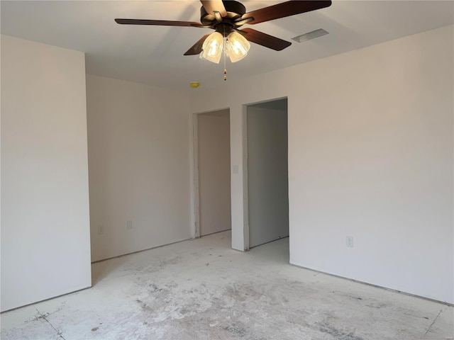 empty room featuring ceiling fan