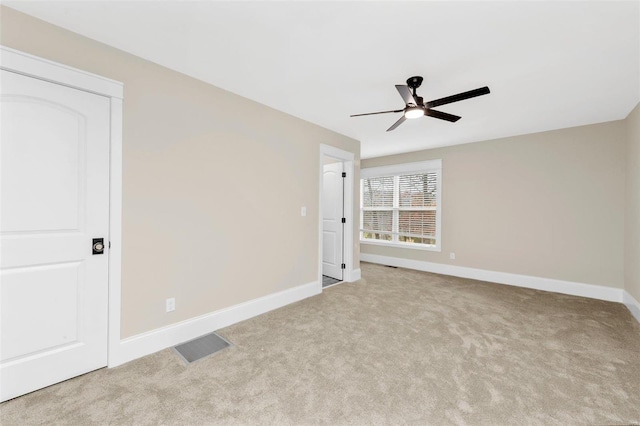 unfurnished room featuring ceiling fan and light colored carpet