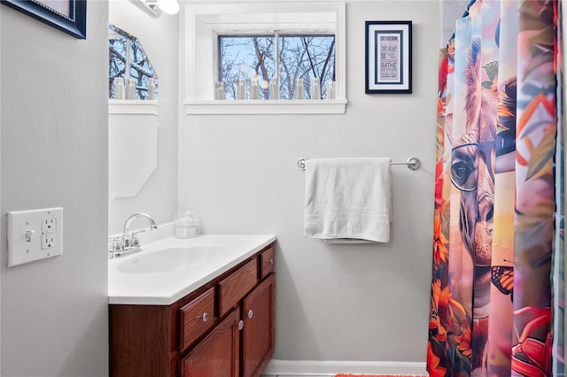 bathroom featuring a shower with curtain and vanity