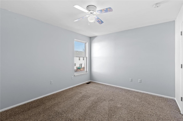 carpeted empty room featuring ceiling fan