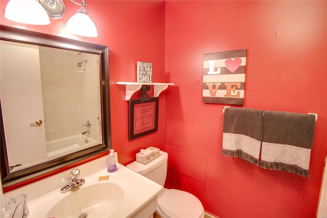 full bathroom with vanity, toilet, and tiled shower / bath