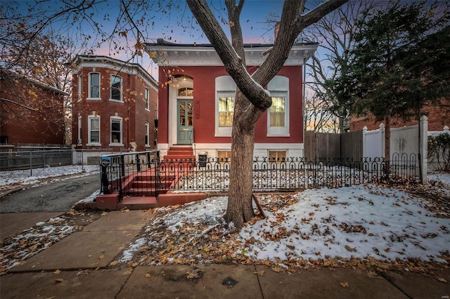 view of front of property