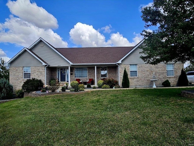 single story home featuring a front lawn