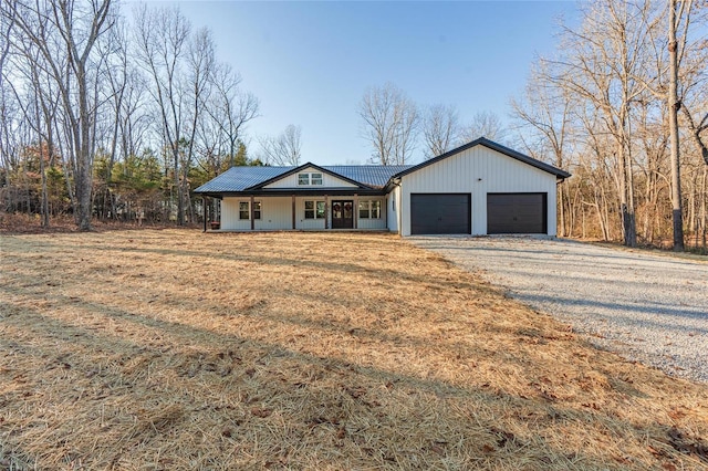 ranch-style home with a porch