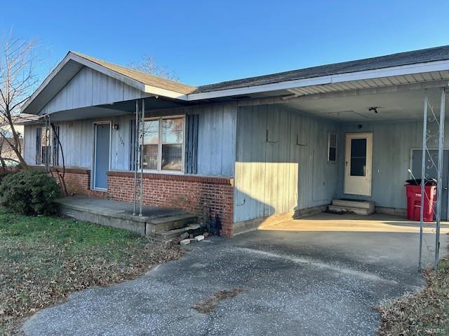 view of front of home with a carport