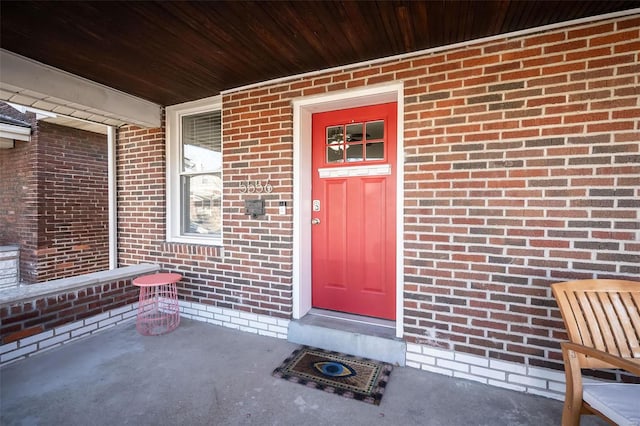 entrance to property featuring covered porch