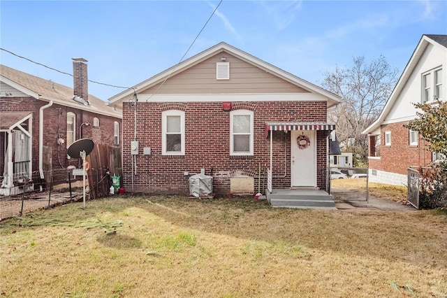 back of house featuring a yard