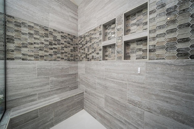 bathroom featuring tiled shower