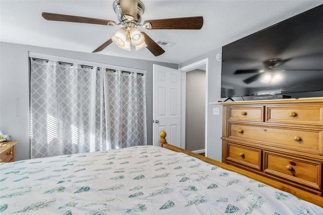 bedroom with ceiling fan