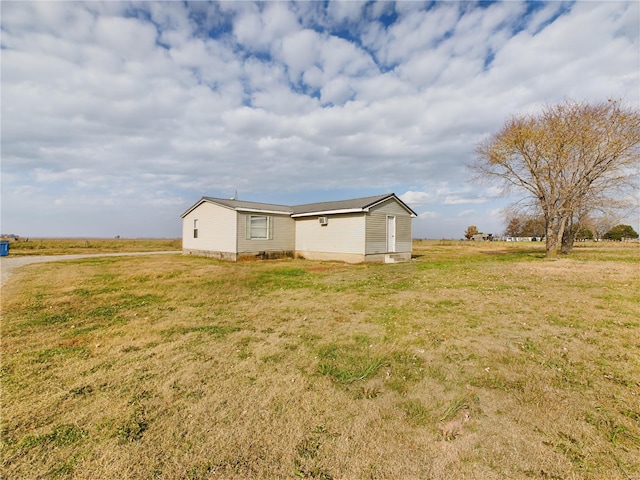 view of yard with a rural view