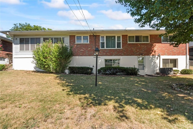 view of front of property with a front yard