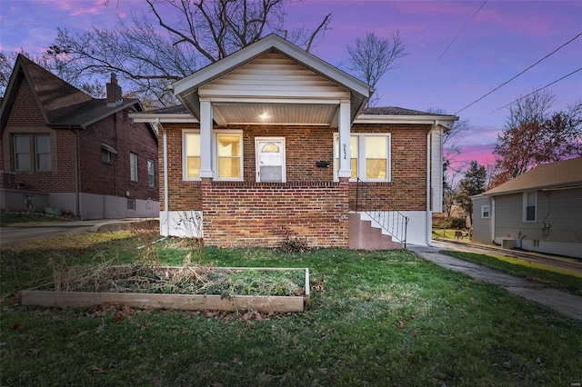 bungalow featuring a yard