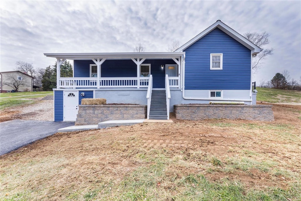 view of front of home featuring a porch