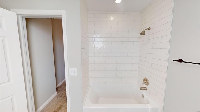 bathroom featuring tiled shower / bath