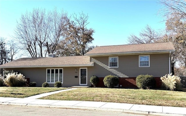 view of front of home featuring a front lawn