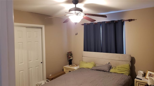 bedroom with ceiling fan and a closet