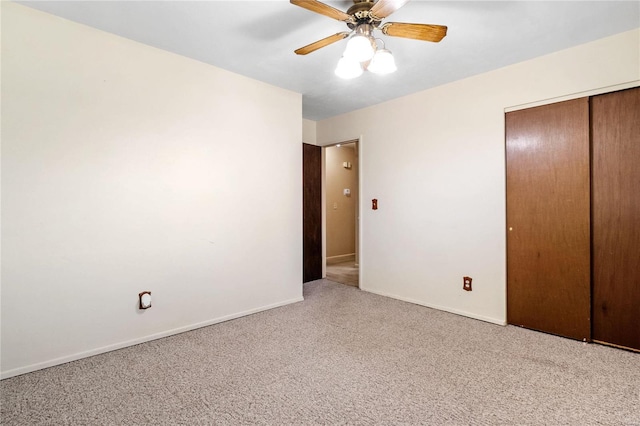 unfurnished bedroom featuring ceiling fan and a closet