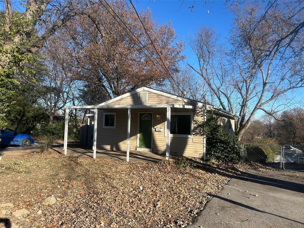 view of front of property