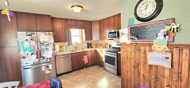 kitchen featuring decorative backsplash, sink, and stainless steel appliances