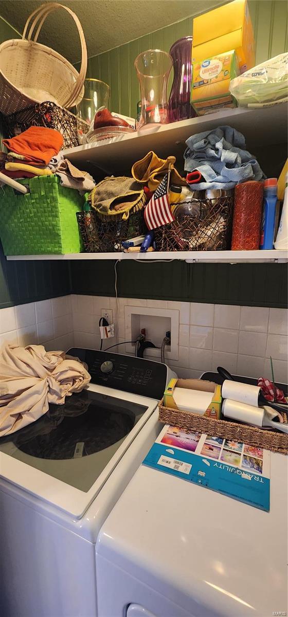 laundry room featuring a textured ceiling and washer / clothes dryer