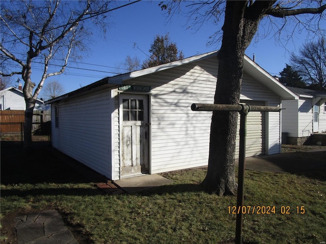 view of outdoor structure with a lawn