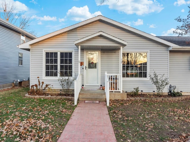 view of front of house with a front lawn