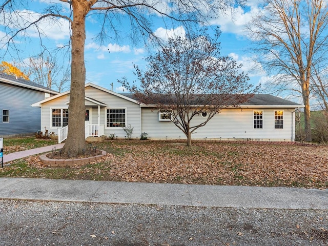 ranch-style home featuring a porch