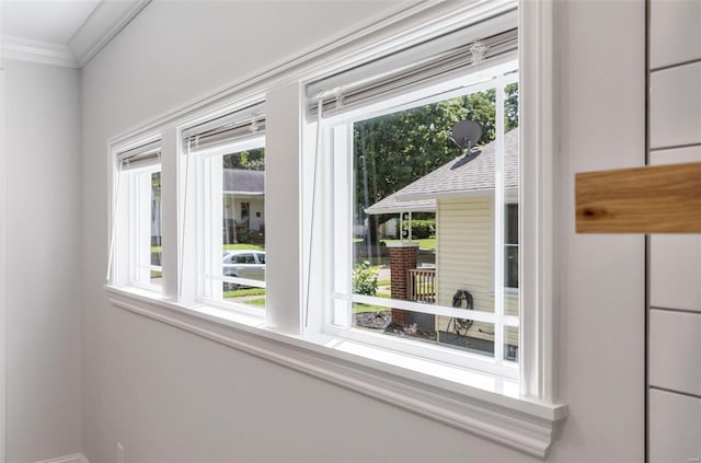 details featuring crown molding