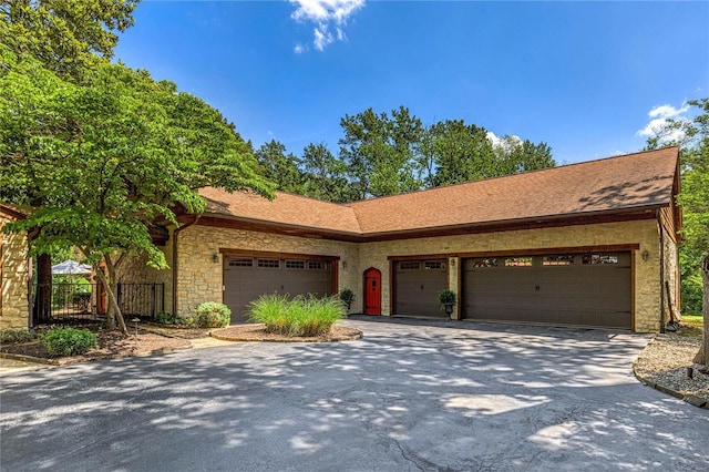 view of front facade featuring a garage