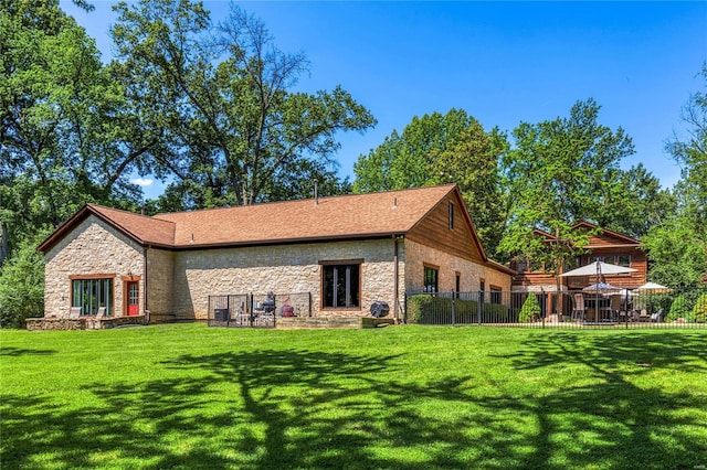 back of house featuring a yard