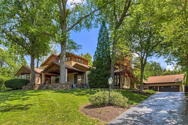 view of front of house with a front lawn