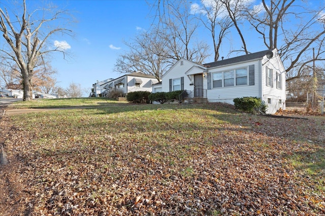 view of front facade with a front lawn