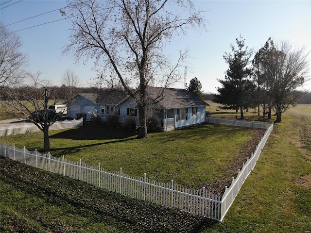 view of front of property featuring fence private yard and a front lawn