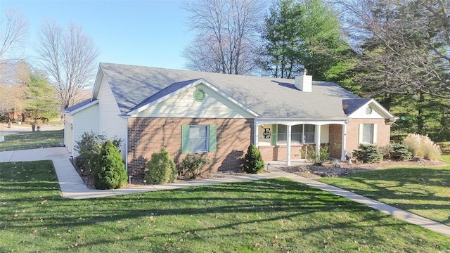 view of front of property featuring covered porch and a front yard