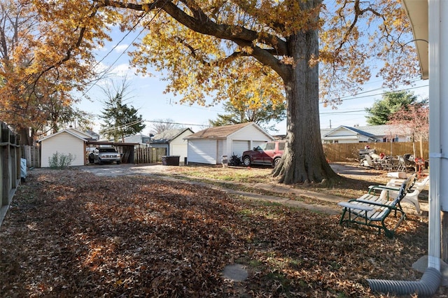 view of yard featuring a garage and an outdoor structure