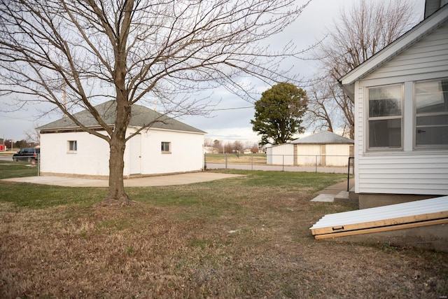 view of yard featuring a patio area