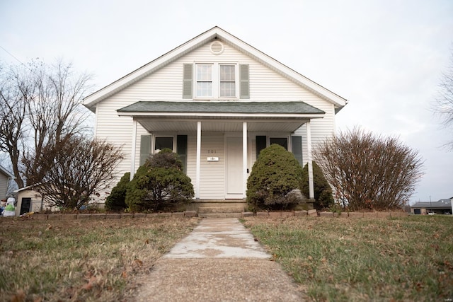 view of front of property with a front yard