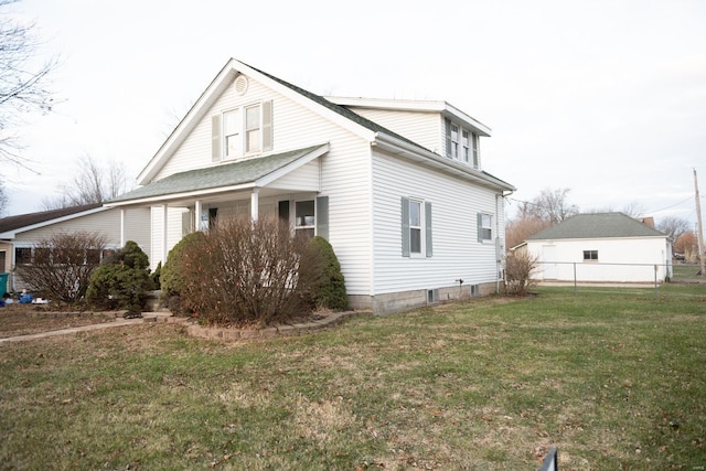 view of side of property featuring a lawn