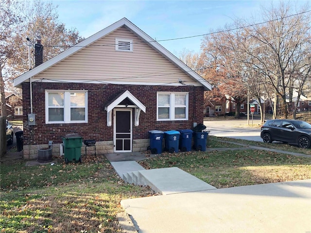 bungalow-style home featuring a front lawn