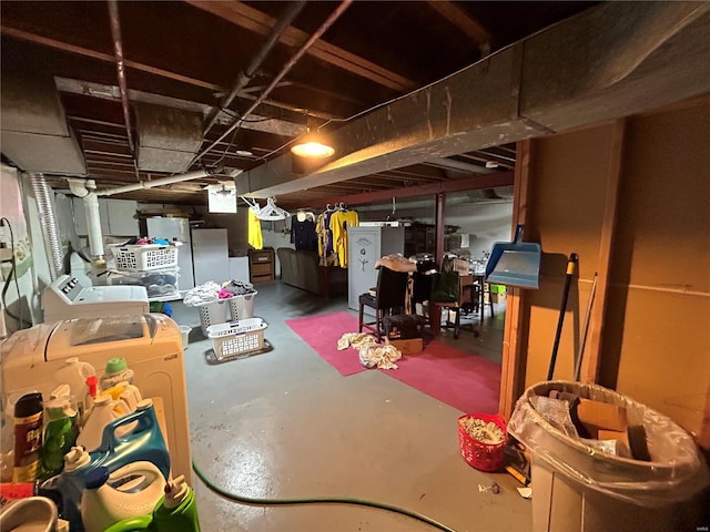 basement featuring washing machine and clothes dryer