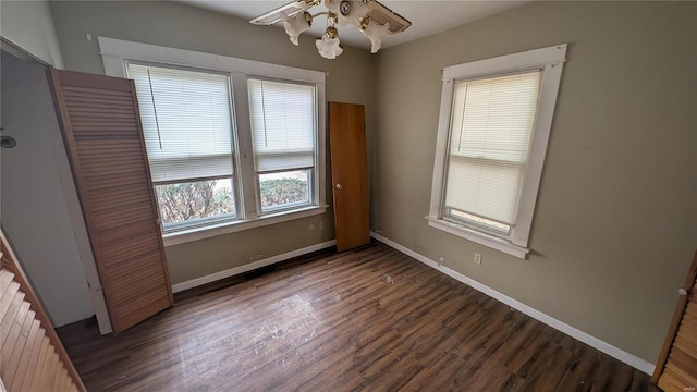 spare room with dark hardwood / wood-style floors and ceiling fan