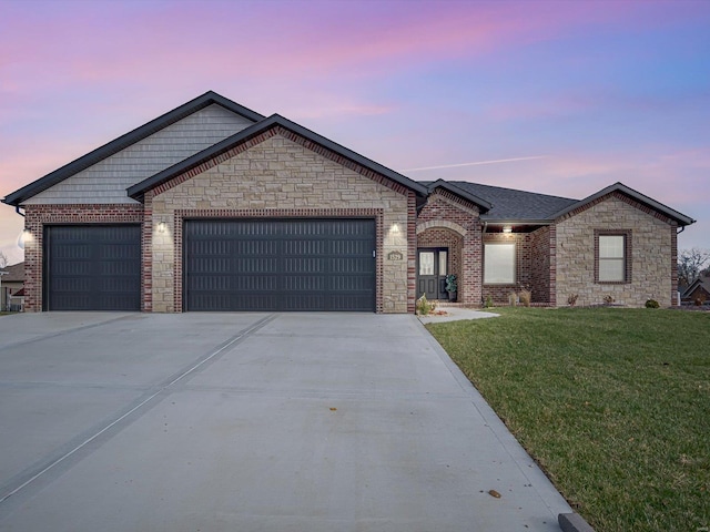 view of front facade featuring a yard and a garage